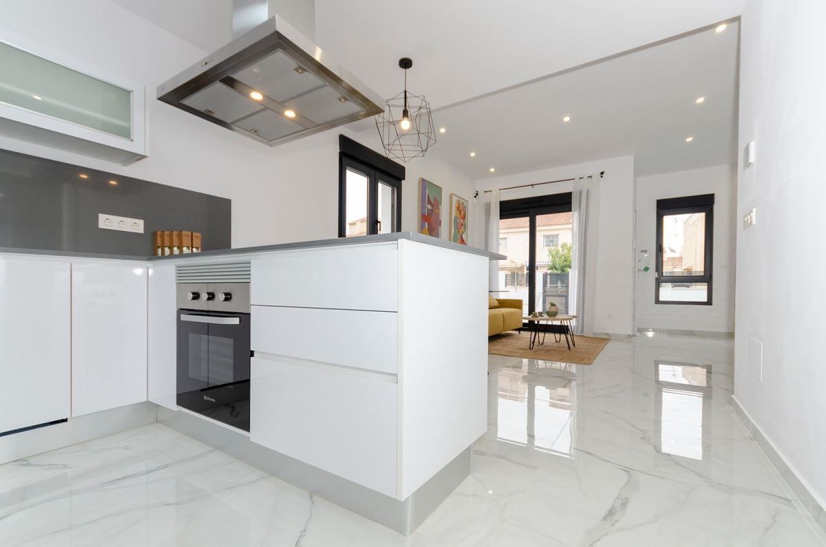 Très Belle Villa Neuve de 3 chambres à Torrevieja avec vue sur le Lac Rose à Torrevieja — photo 9