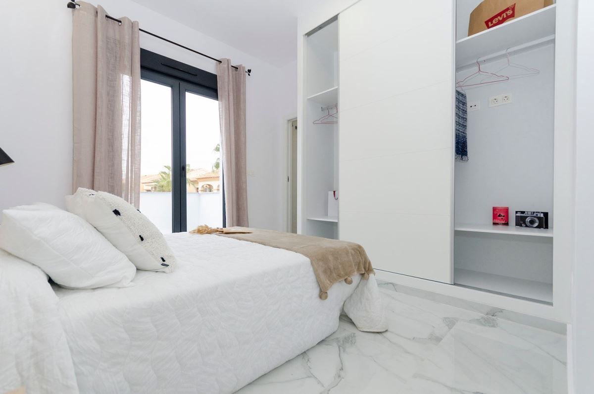 Très Belle Villa Neuve de 3 chambres à Torrevieja avec vue sur le Lac Rose à Torrevieja — photo 18