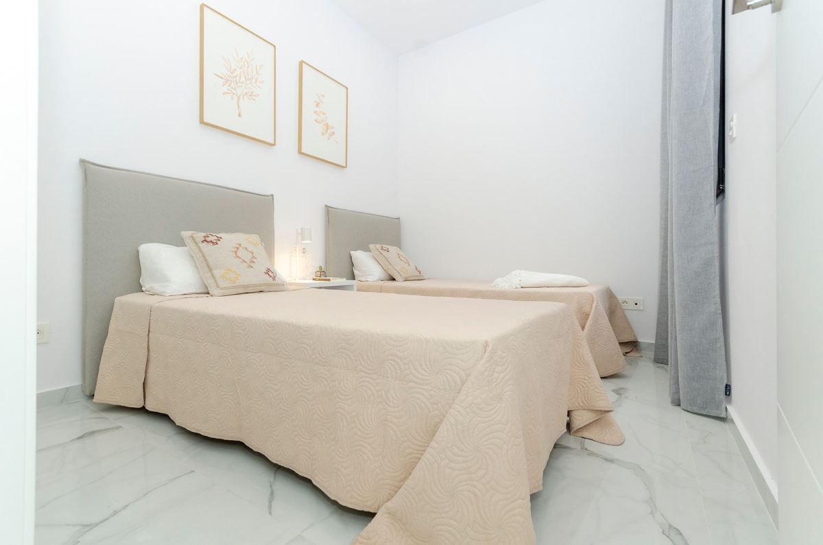 Très Belle Villa Neuve de 3 chambres à Torrevieja avec vue sur le Lac Rose à Torrevieja — photo 21