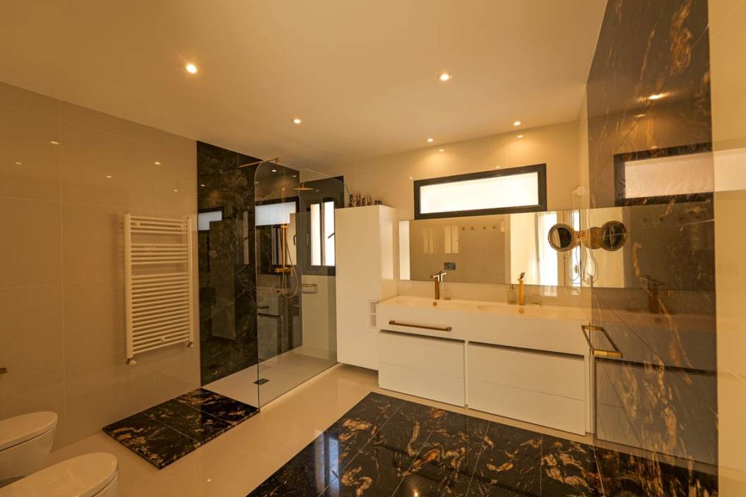 Superbe Villa de Luxe Neuve de 430 m2 à 100 m de la Mer à Torrevieja à Torrevieja — photo 18