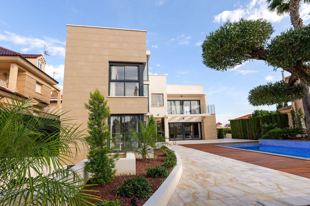 Superbe Villa de Luxe Neuve de 430 m2 à 100 m de la Mer à Torrevieja à Torrevieja — photo 2