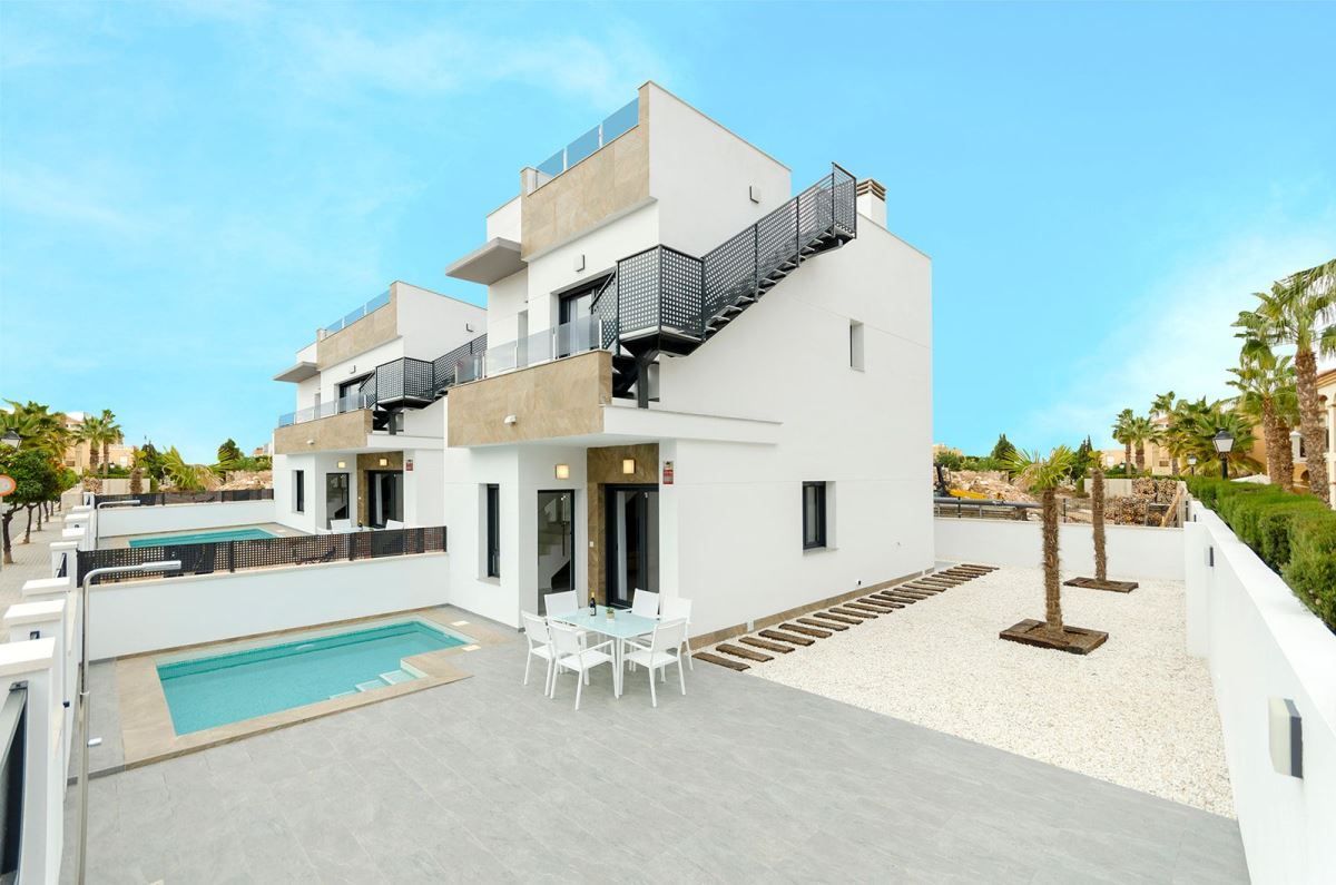 Très Belle Villa Neuve de 3 chambres à Torrevieja avec vue sur le Lac Rose, Torrevieja