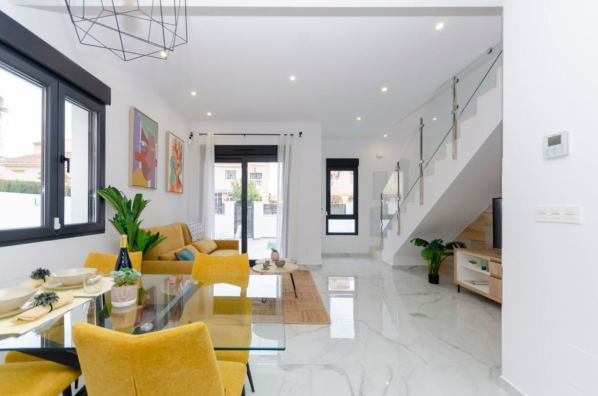 Très Belle Villa Neuve de 3 chambres à Torrevieja avec vue sur le Lac Rose à Torrevieja — photo 8