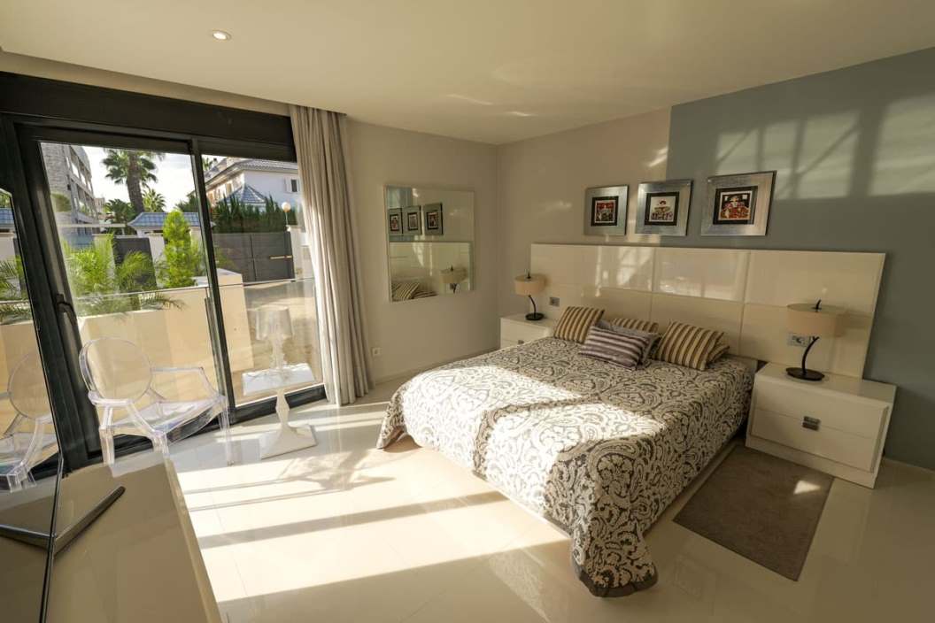Superbe Villa de Luxe Neuve de 430 m2 à 100 m de la Mer à Torrevieja à Torrevieja — photo 19