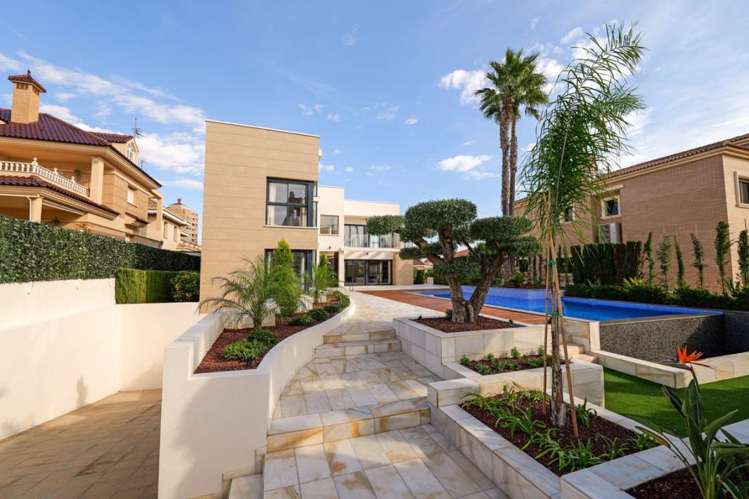 Superbe Villa de Luxe Neuve de 430 m2 à 100 m de la Mer à Torrevieja à Torrevieja — photo 20