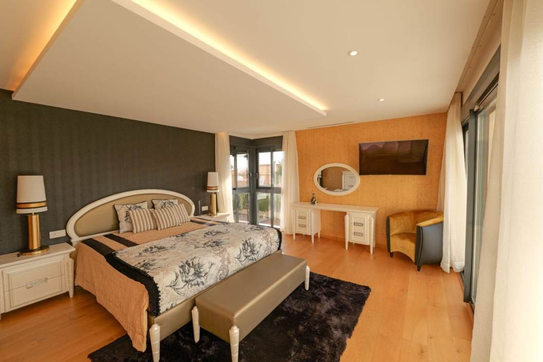 Superbe Villa de Luxe Neuve de 430 m2 à 100 m de la Mer à Torrevieja à Torrevieja — photo 15