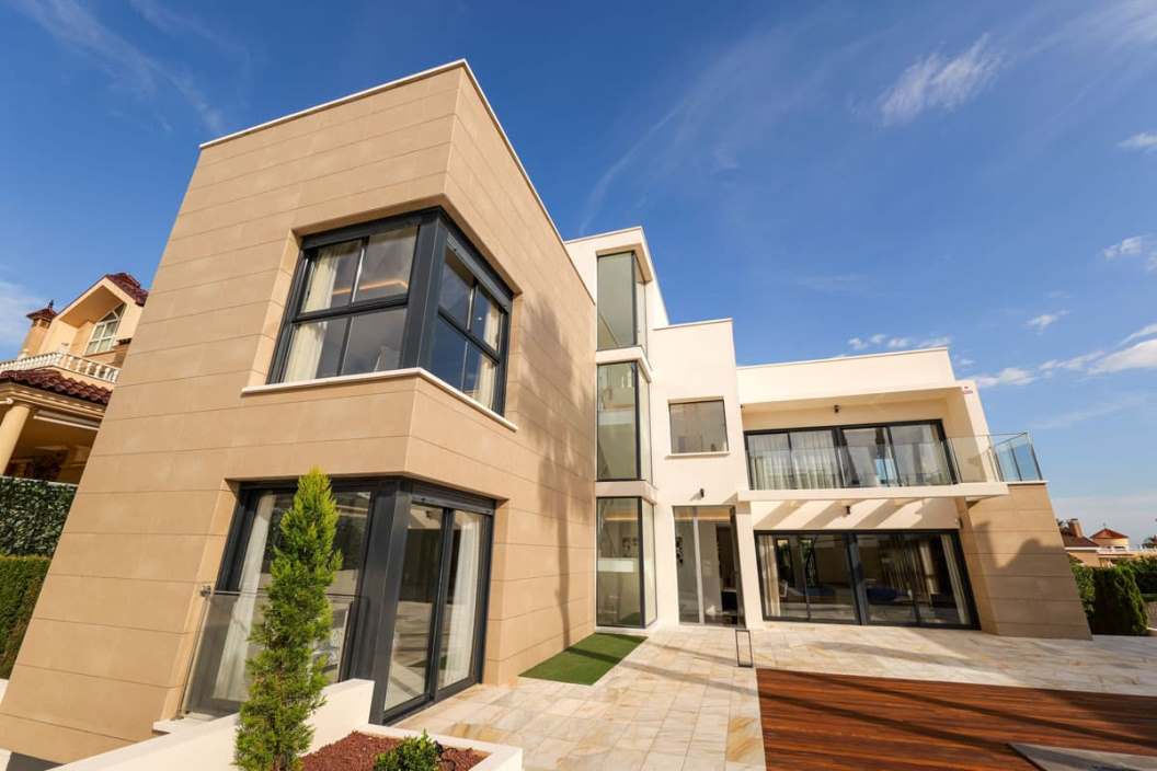 Superbe Villa de Luxe Neuve de 430 m2 à 100 m de la Mer à Torrevieja à Torrevieja — photo 8
