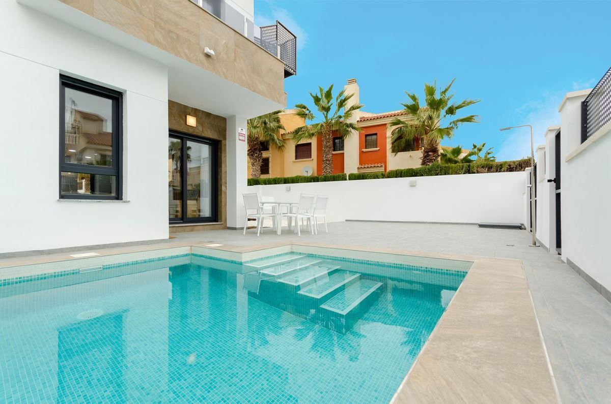 Très Belle Villa Neuve de 3 chambres à Torrevieja avec vue sur le Lac Rose à Torrevieja — photo 2