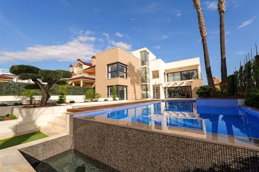 Superbe Villa de Luxe Neuve de 430 m2 à 100 m de la Mer à Torrevieja, Torrevieja