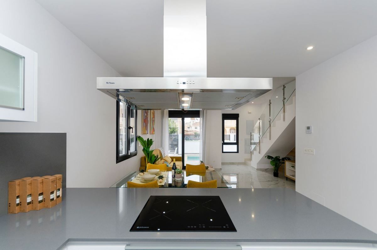 Très Belle Villa Neuve de 3 chambres à Torrevieja avec vue sur le Lac Rose à Torrevieja — photo 10