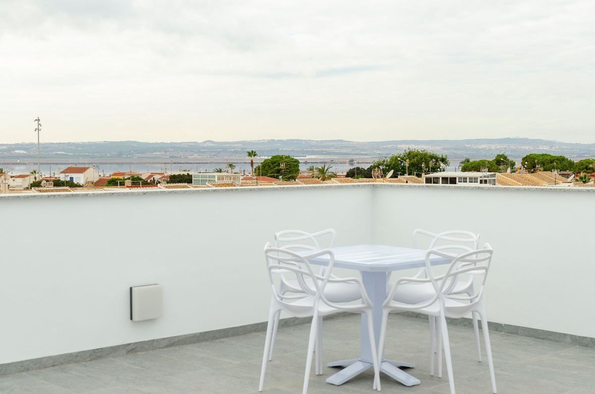 Très Belle Villa Neuve de 3 chambres à Torrevieja avec vue sur le Lac Rose à Torrevieja — photo 26